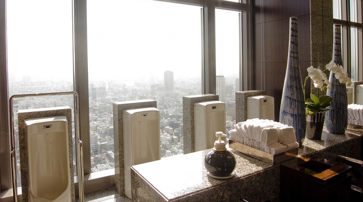 Высотный туалет в отеле Mandarin Oriental