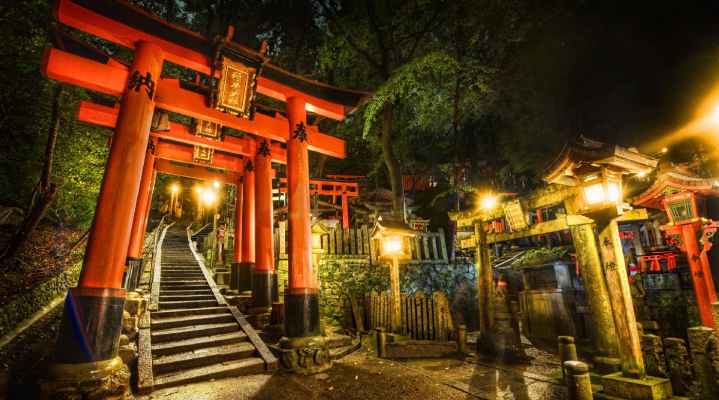 Пешая прогулка: осенняя ночь в Киото (English)