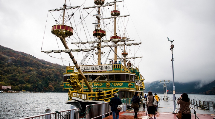 Любование кленами Токио-Никко-Хаконе