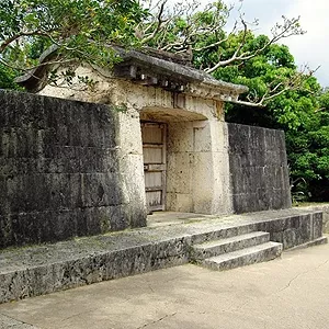 Каменные ворота Сонохян Утаки