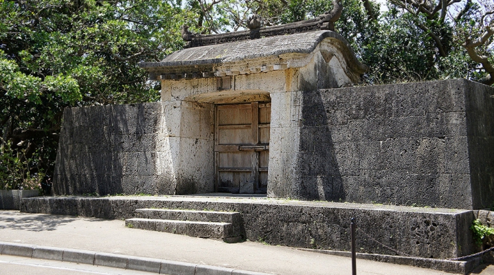 Каменные ворота Сонохян Утаки