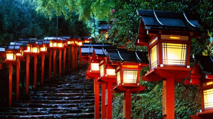 Пешая прогулка: осенняя ночь в Киото (English)