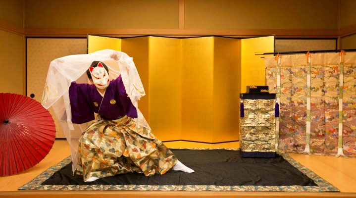 Традиционное японское магическое шоу 
