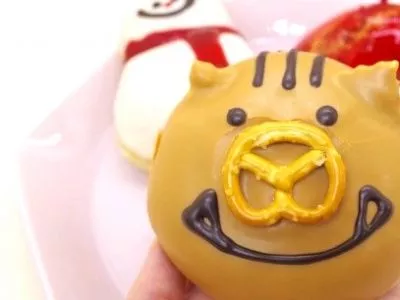 Встречаем год кабана с пончиками Krispy Kreme